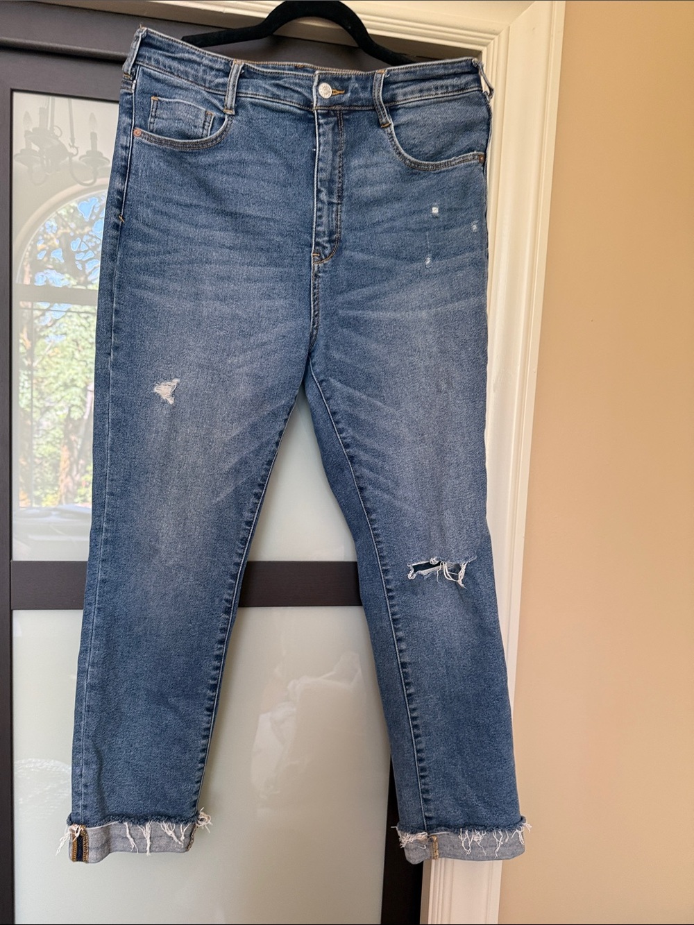 Pilcro Distressed High-rise Cigarette Jeans in Medium Blue Wash